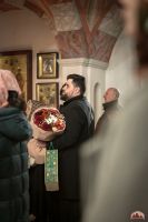 Божественную литургию в криптовом храме совершил митрополит Меркурий.