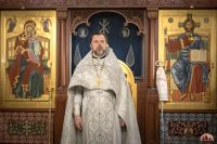 Божественную литургию в криптовом храме совершил митрополит Меркурий.