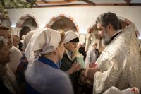 Божественную литургию в криптовом храме совершил митрополит Меркурий.