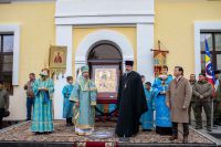 Настоятель сопровождает принесение списка Донской иконы Божией Матери в Калмыкию Настоятель сопровождает принесение списка Донской иконы Божией Матери в Калмыкию