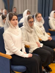 Беседа настоятеля и матушки со студентами семинарии Беседа настоятеля и матушки со студентами семинарии