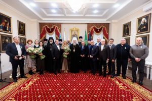 Митрополит удостоил наград благотворителей, попечителей и сотрудников прихода Митрополит удостоил наград благотворителей, попечителей и сотрудников прихода