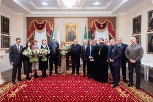 Митрополит удостоил наград благотворителей, попечителей и сотрудников прихода Митрополит удостоил наград благотворителей, попечителей и сотрудников прихода