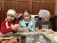 Всем приходом печём жаворонков к престольному дню!