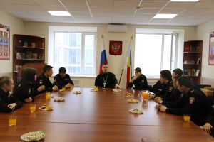 беседа отца Романа Зимина с курсантами РЮИ МВД РФ