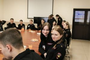 беседа отца Романа Зимина с курсантами РЮИ МВД РФ