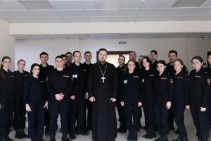 беседа отца Романа Зимина с курсантами РЮИ МВД РФ