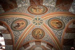 Новые лики на сводах криптового храма