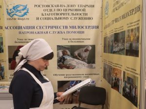 Работа стенда Отдела по церковной благотворительности и социальному служению