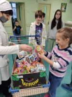 Поздравление детей в Областной больнице