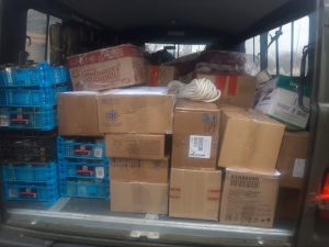 Благодаря вам, дорогие прихожане, был собран и доставлен по назначению  гуманитарный груз, окопные свечи, мандарины и сладости к празднику.