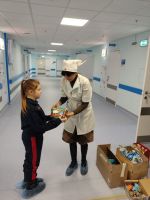 1000 мальчишек и девчонок получили сладкие рождественские подарки от нашего прихода.