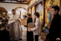 1000 мальчишек и девчонок получили сладкие рождественские подарки от нашего прихода.