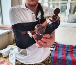 Помощь раненым бойцам