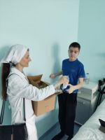 Всю пасхальную седмицу наши сестры милосердия поздравляли своих подопечных.