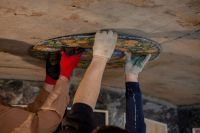 Мозаика на входе в храм