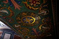 Мозаика на входе в храм
