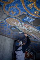 Мозаика на входе в храм