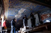 Мозаика на входе в храм