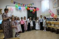 Выпускной утренник для детей старшей группы "Родничка"