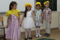 Выпускной утренник для детей старшей группы "Родничка"