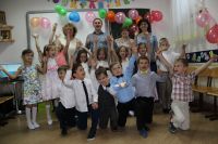 Выпускной утренник для детей старшей группы "Родничка"