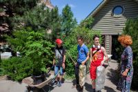 Посадка деревьев выпускниками школы