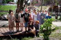 Посадка деревьев выпускниками школы