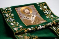 Хоругвь с иконой Павлина Милостивого