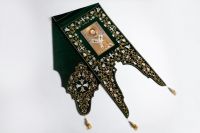 Хоругвь с иконой Павлина Милостивого